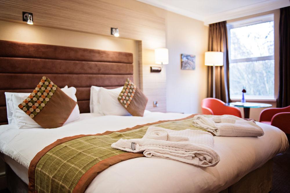 Delta Hotels By Marriott Cheltenham Chase Brockworth Exterior foto