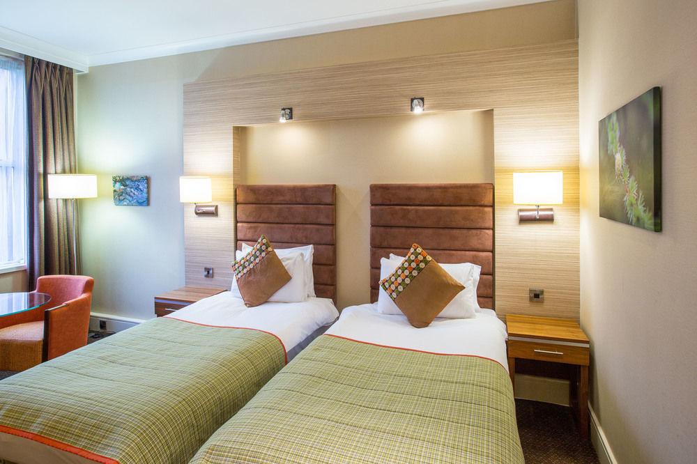 Delta Hotels By Marriott Cheltenham Chase Brockworth Exterior foto