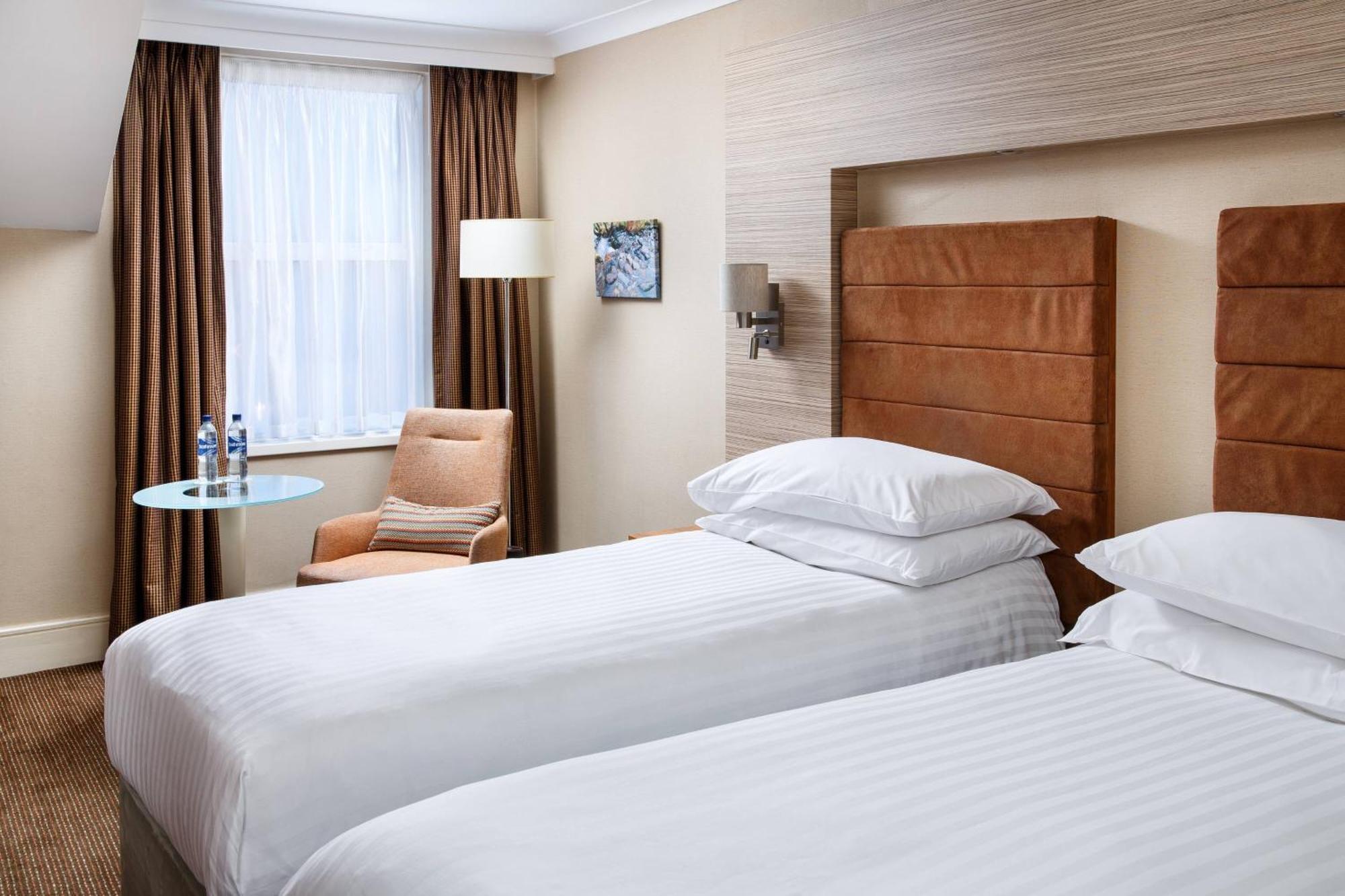 Delta Hotels By Marriott Cheltenham Chase Brockworth Exterior foto